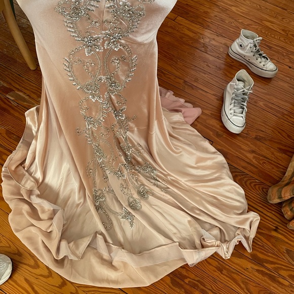 Stunning beaded gown. - Picture 6 of 6